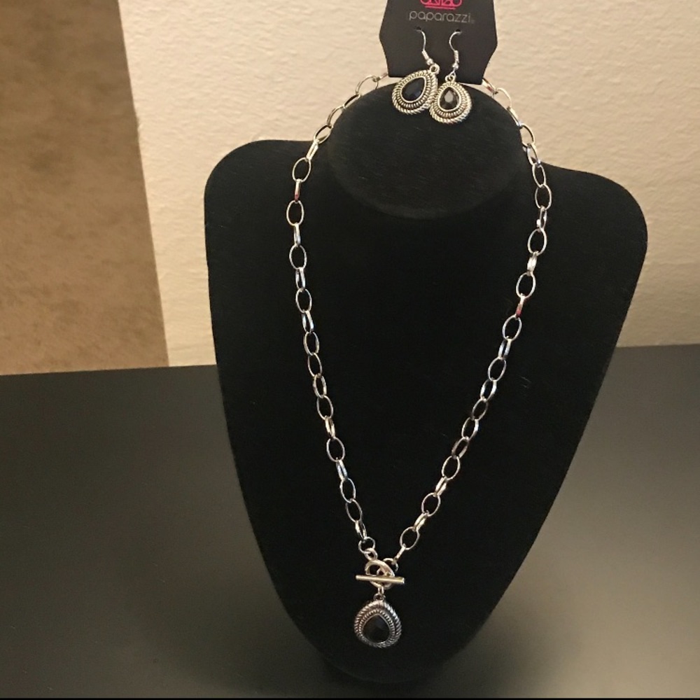 Necklace and earring set